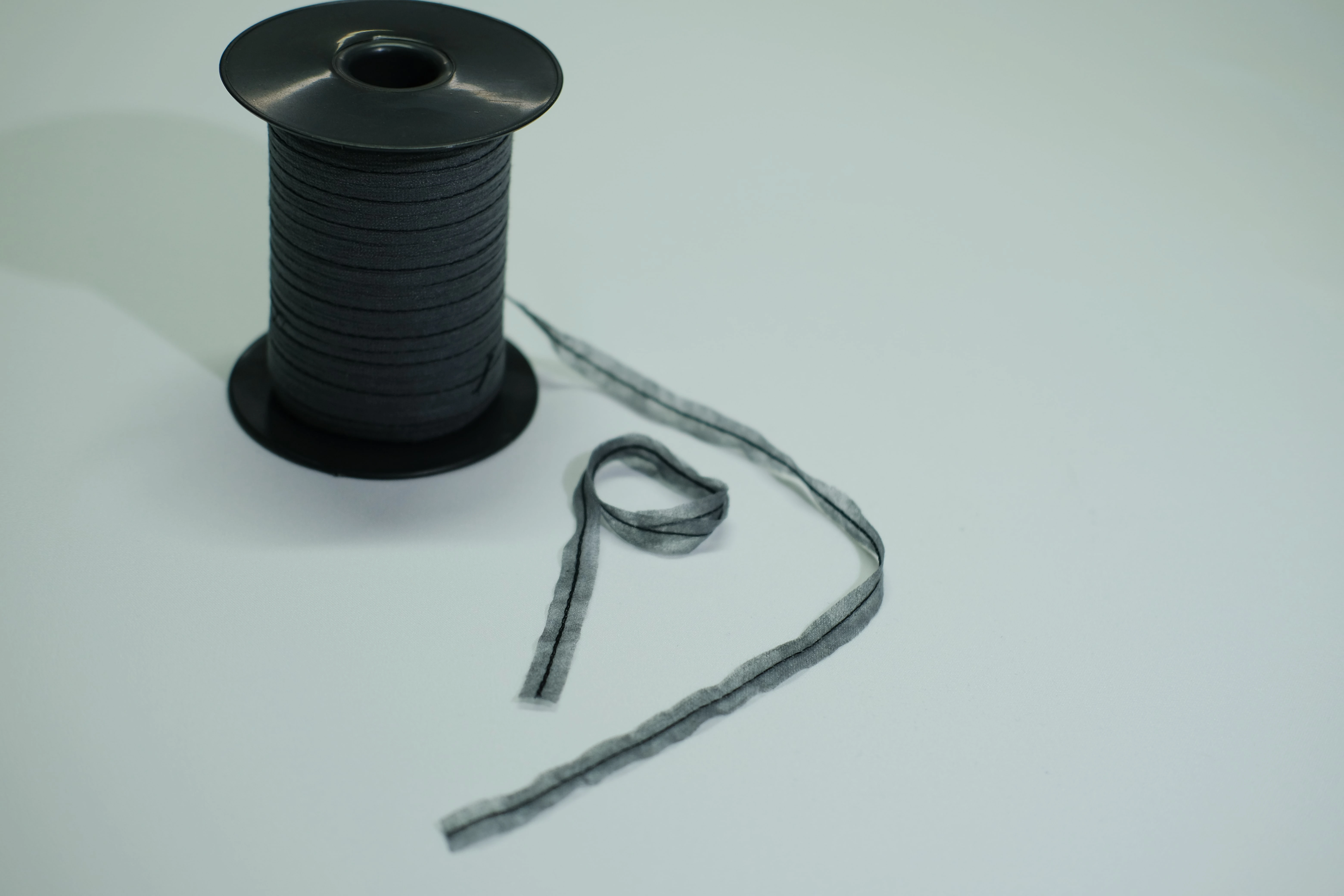 İPLİKLE GÜÇLENDİRİLMİŞ NONWOVEN ŞERİT