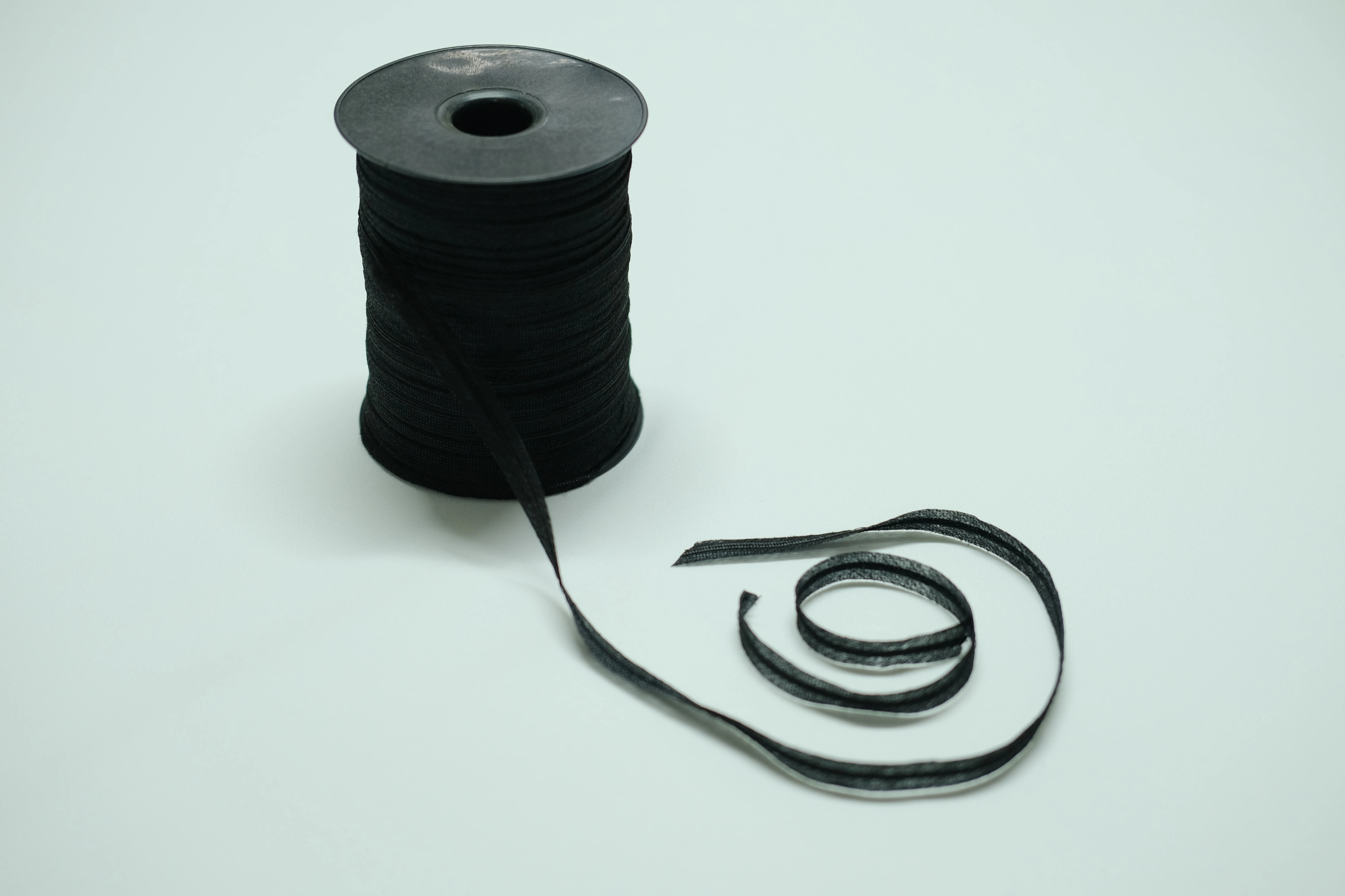 İPLİKLE GÜÇLENDİRİLMİŞ NONWOVEN ŞERİT